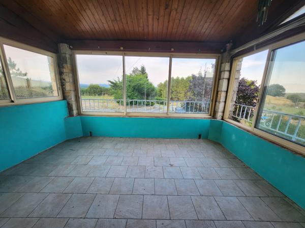 Maison dominante à 500m - vue panoramique sur la montagne - 3 logements - source - terrain - parking Ailhon (07200)