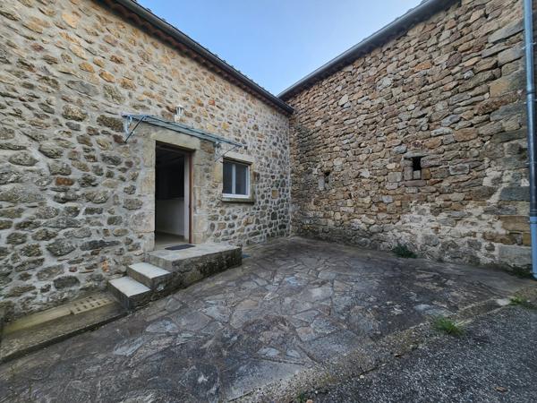 Maison dominante à 500m - vue panoramique sur la montagne - 3 logements - source - terrain - parking Ailhon (07200)