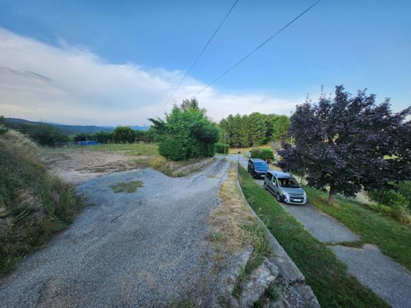 Maison dominante à 500m - vue panoramique sur la montagne - 3 logements - source - terrain - parking Ailhon (07200)