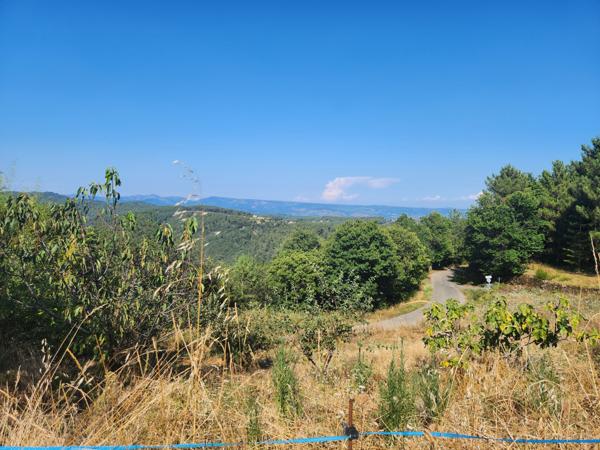 Maison dominante à 500m - vue panoramique sur la montagne - 3 logements - source - terrain - parking Ailhon (07200)