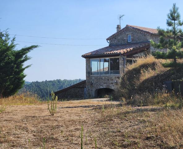 Maison dominante à 500m - vue panoramique sur la montagne - 3 logements - source - terrain - parking Ailhon (07200)