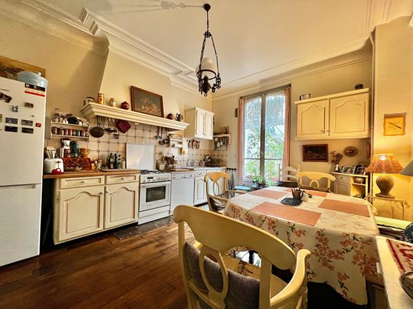 Maison Paris 13 pièce(s) 288.56 m2