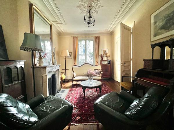 Maison Paris 13 pièce(s) 288.56 m2