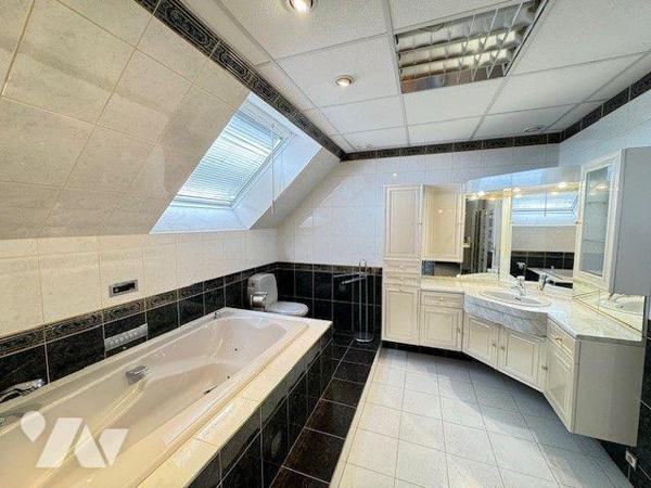 MAISON À VENDRE ? MOELAN SUR MER (29) 

Bourg de Kergroës, maison édifiée en 1970 sur sous so...