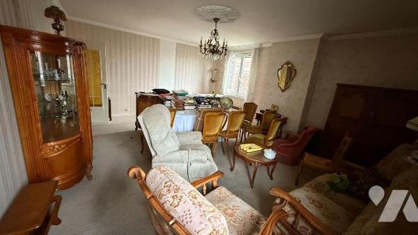 Appartement à vendre à HAZEBROUCK centre ville !!

Appartement de type 4, d'environ 93.70 m²,...