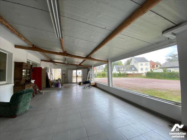 BAISSE DE PRIX! ENSEMBLE IMMOBILIER AVEC LOCAUX COMMERCIAUX ET HABITATIONS