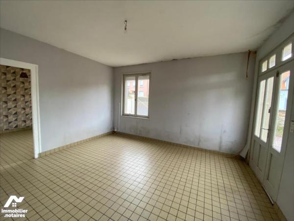 BAISSE DE PRIX! ENSEMBLE IMMOBILIER AVEC LOCAUX COMMERCIAUX ET HABITATIONS