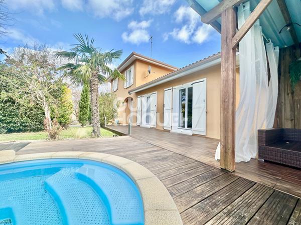 Maison familiale de 155m2 avec piscine, dépendance et grand jardin à Gujan-Mestras