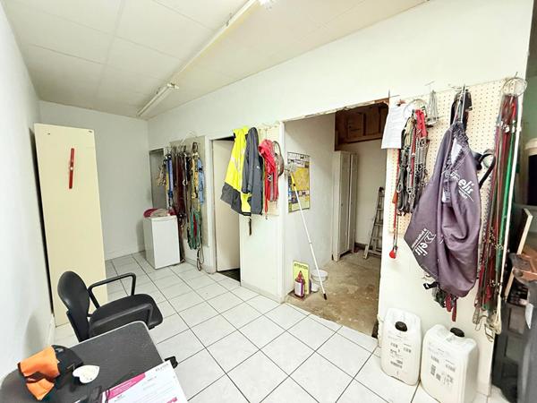 A vendre - Fonds de commerce - Centre Doué la Fontaine - 80.87 m2 - D6024