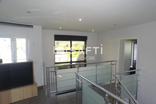 Avec superbe vue dégagée et entrée indépendante