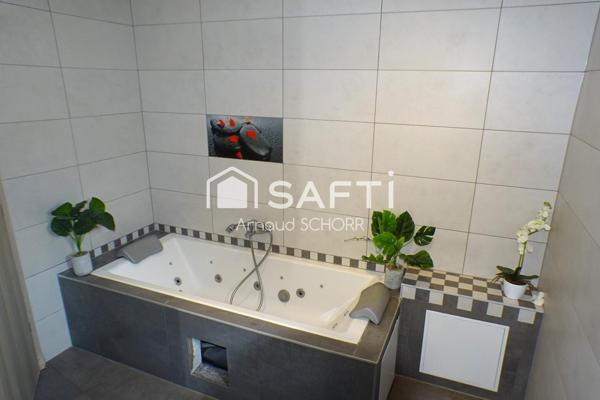 Avec superbe vue dégagée et entrée indépendante