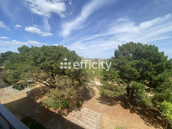 Appartement
         3 pièces
        - 61 m² 129 900 € *