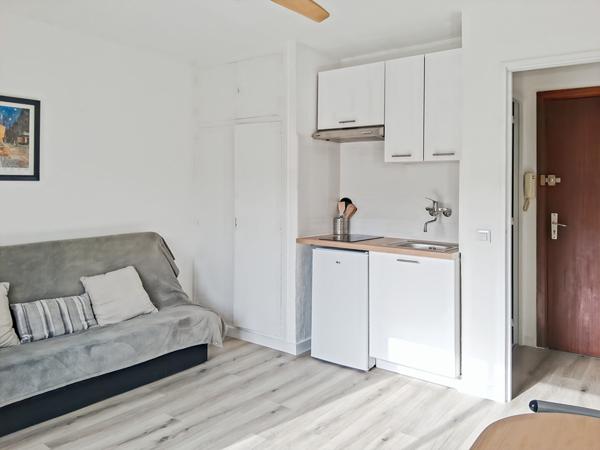 Studio proche lycee Carnot - proche commerces - ascenseur