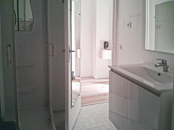 Studio proche lycee Carnot - proche commerces - ascenseur