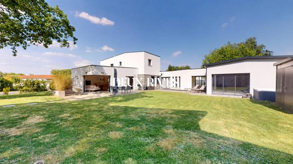 Maison d'architecte Deux habitations indépendantes (300m2) - piscine intérieure - DPE B