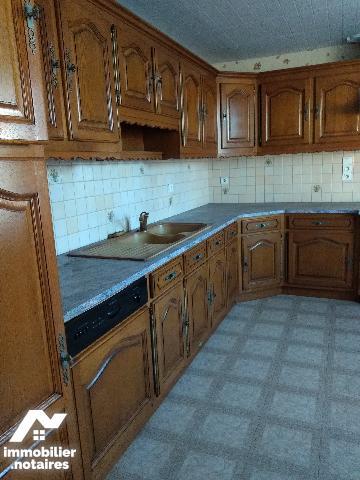 MAISON D'HABITATION  de 6 Pièces principales.