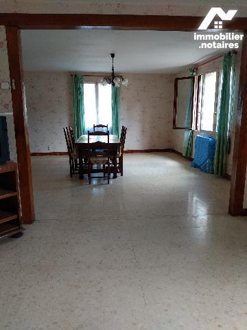 MAISON D'HABITATION  de 6 Pièces principales.