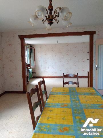 MAISON D'HABITATION  de 6 Pièces principales.