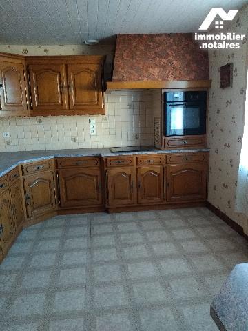 MAISON D'HABITATION  de 6 Pièces principales.