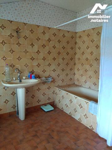 MAISON D'HABITATION  de 6 Pièces principales.