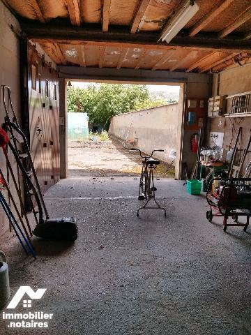 MAISON D'HABITATION  de 6 Pièces principales.