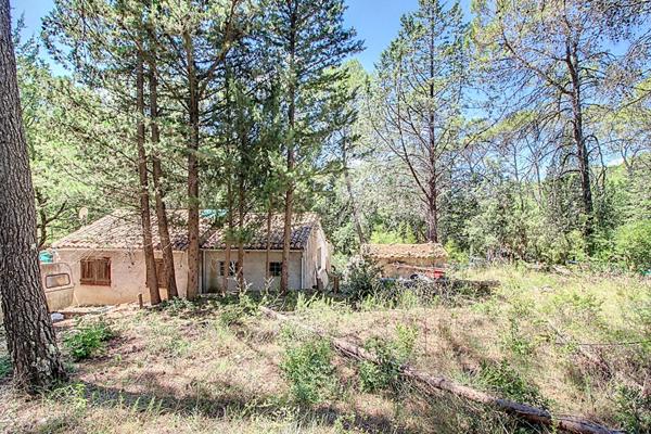 À VENDRE EN EXCLUSIVITE ! MAISON À RÉNOVER ! LORGUES ! ENVIRON 70m² SUR 11 000 m² DE TERRAIN