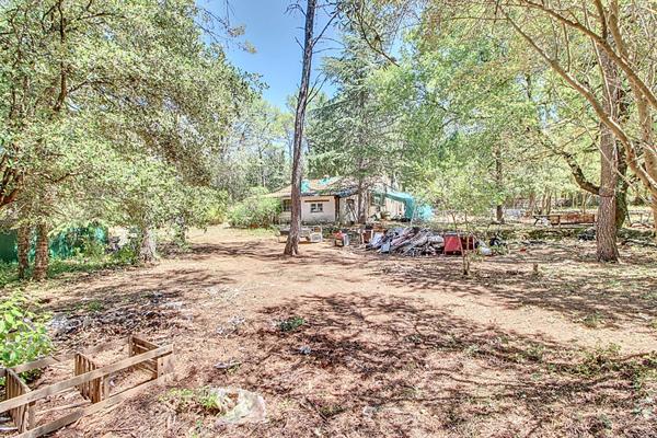 À VENDRE EN EXCLUSIVITE ! MAISON À RÉNOVER ! LORGUES ! ENVIRON 70m² SUR 11 000 m² DE TERRAIN