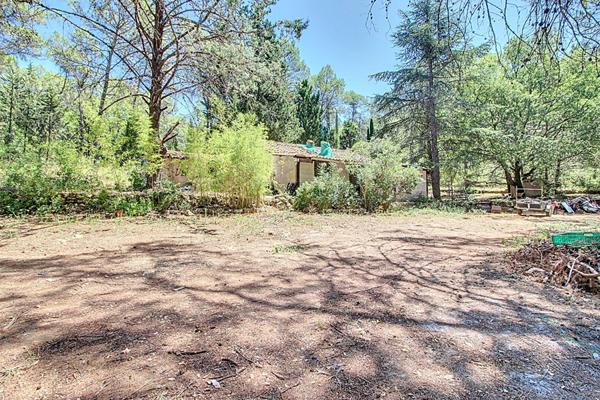 À VENDRE EN EXCLUSIVITE ! MAISON À RÉNOVER ! LORGUES ! ENVIRON 70m² SUR 11 000 m² DE TERRAIN
