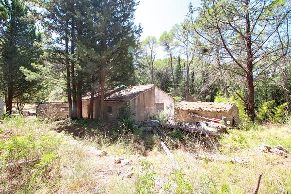 À VENDRE EN EXCLUSIVITE ! MAISON À RÉNOVER ! LORGUES ! ENVIRON 70m² SUR 11 000 m² DE TERRAIN
