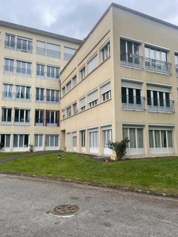 SOISSONS (02) A VENDRE  HYPER CENTRE APPARTEMENT DE 37 M  1 ETAGE AVEC PARKING
