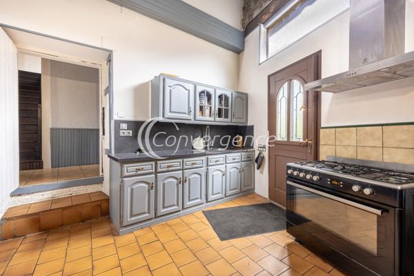 Maison
                                                                                                                                                                                                                                                                                                                        8 pièce(s)                                                                                                                                                                                                          6 chambre(s)                                                                                                                                                                                                          381  m²