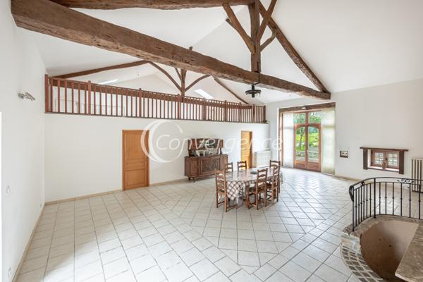 Maison
                                                                                                                                                                                                                                                                                                                        8 pièce(s)                                                                                                                                                                                                          6 chambre(s)                                                                                                                                                                                                          381  m²
