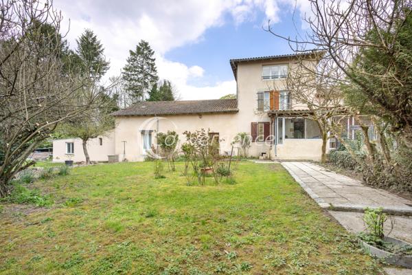 Maison
                                                                                                                                                                                                                                                                                                                        8 pièce(s)                                                                                                                                                                                                          6 chambre(s)                                                                                                                                                                                                          381  m²