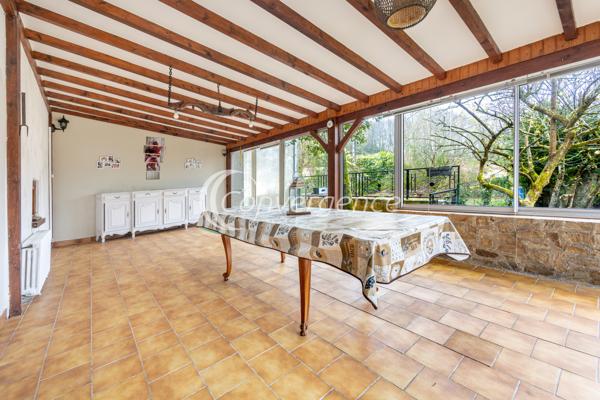 Maison
                                                                                                                                                                                                                                                                                                                        8 pièce(s)                                                                                                                                                                                                          6 chambre(s)                                                                                                                                                                                                          381  m²