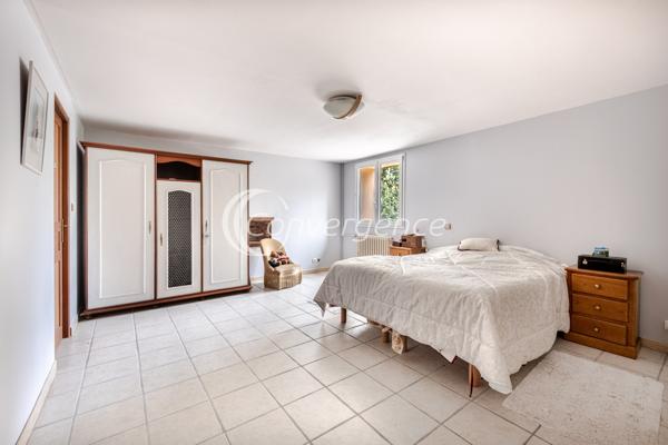 Maison
                                                                                                                                                                                                                                                                                                                        8 pièce(s)                                                                                                                                                                                                          6 chambre(s)                                                                                                                                                                                                          381  m²
