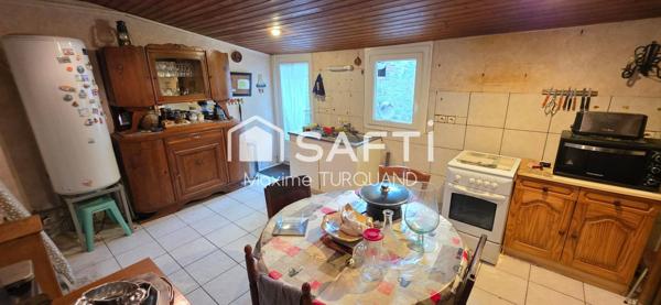 Ensemble immobilier comprenant 2 logements dont 1 loué + terrains + dépendances.