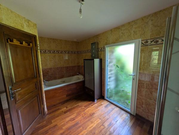 SAINT CARADEC TREGOMEL ENSEMBLE DE 4 LONGERES DE 438M² ENVIRON SUR PARCELLE DE 4400M² AVEC PUITS