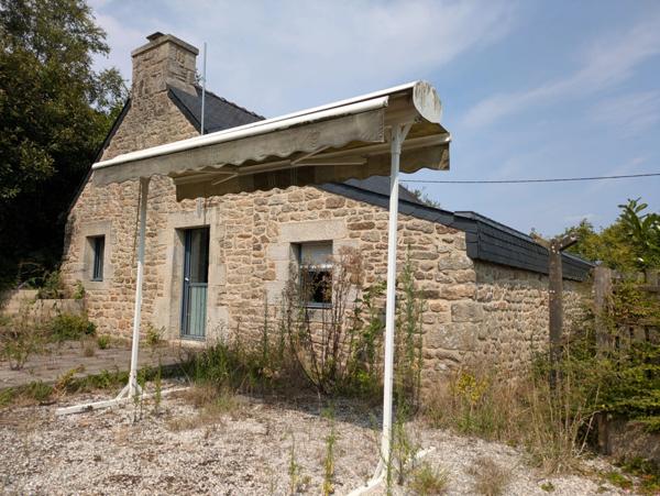SAINT CARADEC TREGOMEL ENSEMBLE DE 4 LONGERES DE 438M² ENVIRON SUR PARCELLE DE 4400M² AVEC PUITS