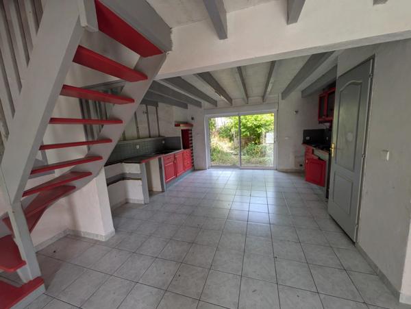 SAINT CARADEC TREGOMEL ENSEMBLE DE 4 LONGERES DE 438M² ENVIRON SUR PARCELLE DE 4400M² AVEC PUITS