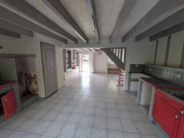 SAINT CARADEC TREGOMEL ENSEMBLE DE 4 LONGERES DE 438M² ENVIRON SUR PARCELLE DE 4400M² AVEC PUITS