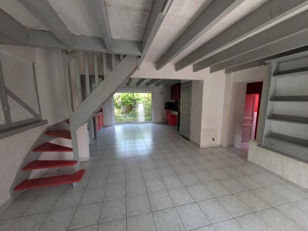 SAINT CARADEC TREGOMEL ENSEMBLE DE 4 LONGERES DE 438M² ENVIRON SUR PARCELLE DE 4400M² AVEC PUITS