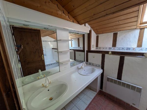 SAINT CARADEC TREGOMEL ENSEMBLE DE 4 LONGERES DE 438M² ENVIRON SUR PARCELLE DE 4400M² AVEC PUITS