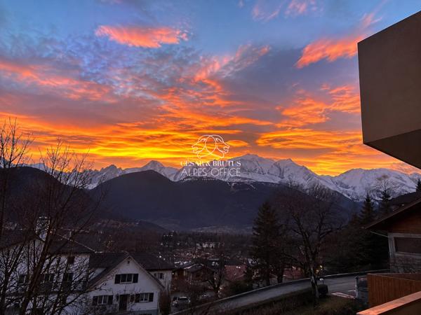 SALLANCHES, proche centre-ville, Appartement 4 pièces 3 chambres, 91 m², 2 balcons, parking et cave vue Mont-Blanc.