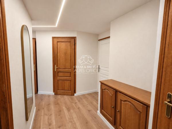 SALLANCHES, proche centre-ville, Appartement 4 pièces 3 chambres, 91 m², 2 balcons, parking et cave vue Mont-Blanc.
