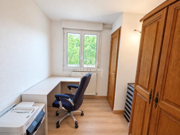 SALLANCHES, proche centre-ville, Appartement 4 pièces 3 chambres, 91 m², 2 balcons, parking et cave vue Mont-Blanc.