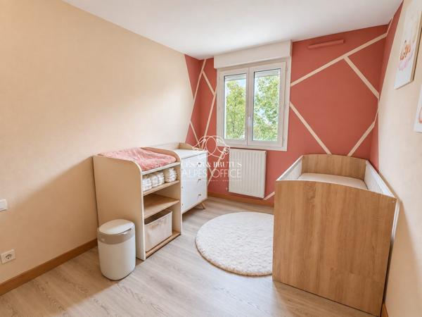 SALLANCHES, proche centre-ville, Appartement 4 pièces 3 chambres, 91 m², 2 balcons, parking et cave vue Mont-Blanc.