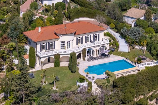Propriété contemporaine avec vue mer panoramique