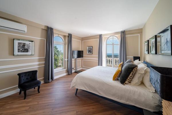 Propriété contemporaine avec vue mer panoramique