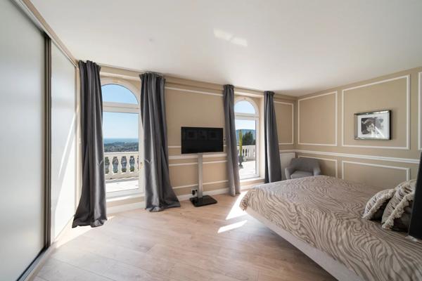 Propriété contemporaine avec vue mer panoramique