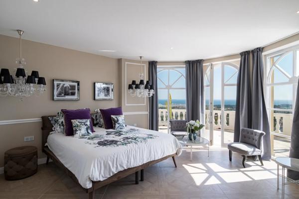 Propriété contemporaine avec vue mer panoramique